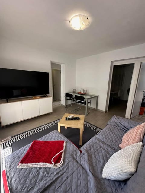 Communal lounge/ TV room, TV and multimedia