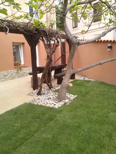 Garden, Seating area