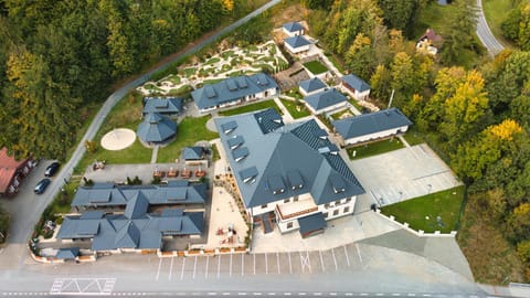 Property building, Neighbourhood, Natural landscape, Bird's eye view, Location