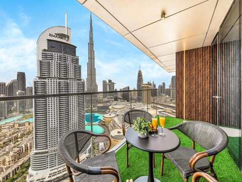 Property building, Day, View (from property/room), Balcony/Terrace, Food and drinks, Seating area, City view, Pool view, Swimming pool, Drinks, sunbed