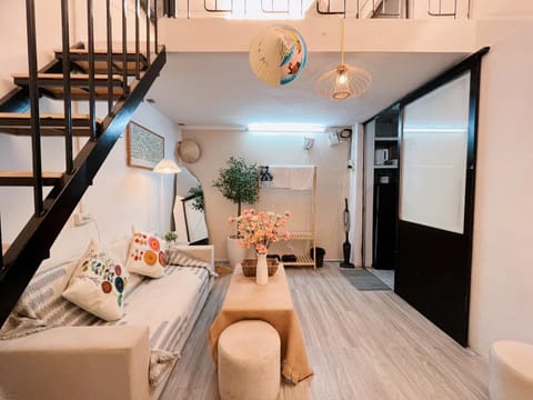 Living room, Photo of the whole room, Seating area