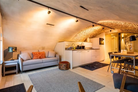 Kitchen or kitchenette, Living room, Seating area, Dining area