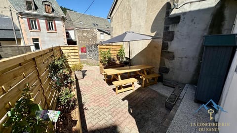 Patio, BBQ facilities, Dining area