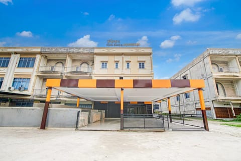 Facade/entrance