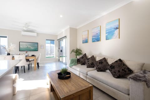 Living room, air conditioner