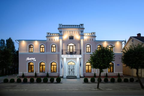 Facade/entrance
