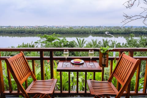 Natural landscape, View (from property/room), Balcony/Terrace, Food and drinks, Seating area, Food, River view