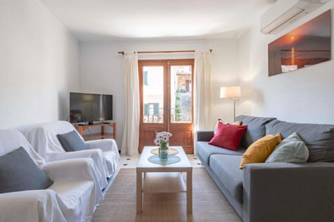 Communal lounge/ TV room, TV and multimedia, Living room, Seating area