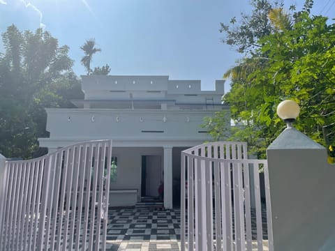 Property building, View (from property/room), Balcony/Terrace