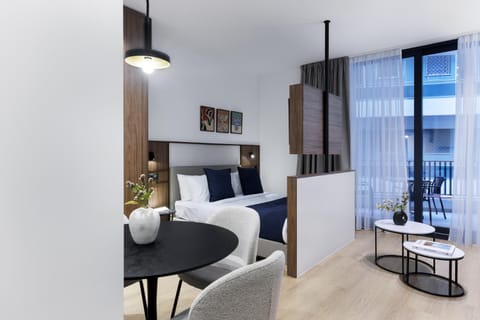 Bed, Dining area