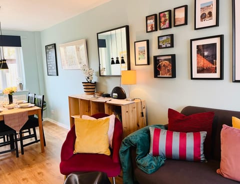 Living room, Seating area, Dinner