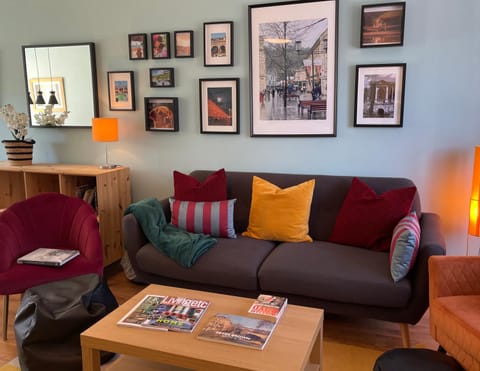 Living room, Seating area