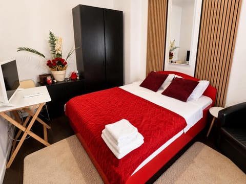 Bed, Photo of the whole room, Bedroom, towels, wardrobe