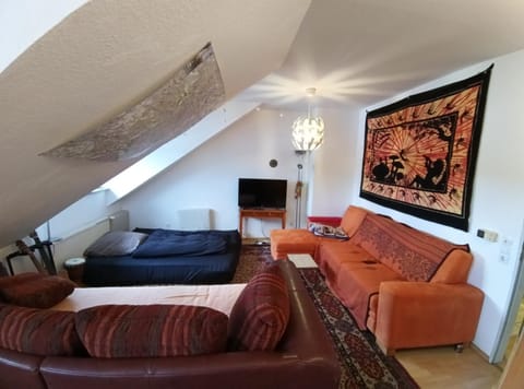 Communal lounge/ TV room, Bed, TV and multimedia, Living room, Photo of the whole room, Seating area, Evening entertainment