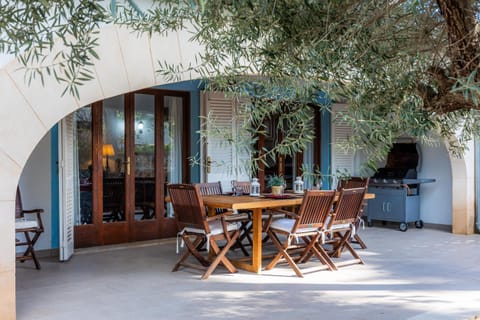 Property building, Kitchen or kitchenette, Living room