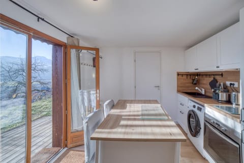 Coffee/tea facilities, Kitchen or kitchenette, Dining area, dishwasher, minibar, oven, pet friendly, stove, toaster, washing machine, dryer