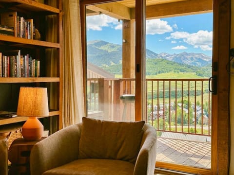Day, View (from property/room), Balcony/Terrace, Living room, Seating area, Mountain view