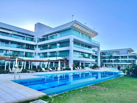 Property building, Pool view, Swimming pool, Swimming pool, sunbed