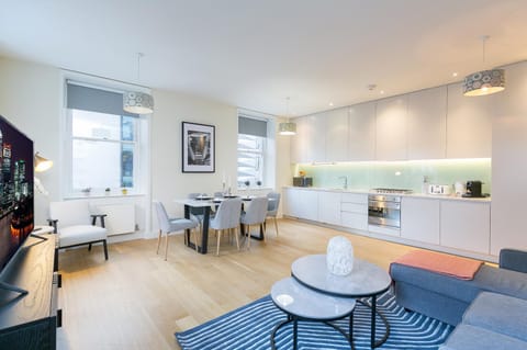 Kitchen or kitchenette, Living room, Seating area, Dining area