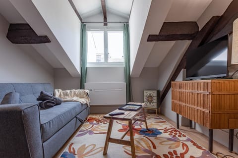 Communal lounge/ TV room, Bed, TV and multimedia, Living room