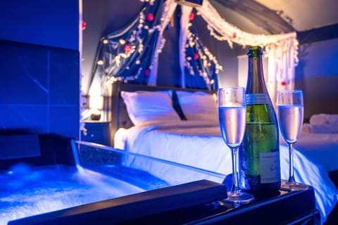 Hot Tub, Bedroom