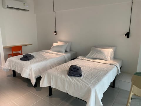 Bed, Photo of the whole room, Bedroom, air conditioner