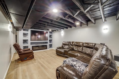 4 Mi to Lake Michigan East Chicago Home with Grill House in Hammond