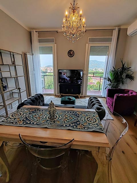 TV and multimedia, Living room, Dining area