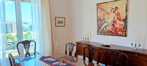 Grand suite in the temple of Zeus Apartment in Plaka