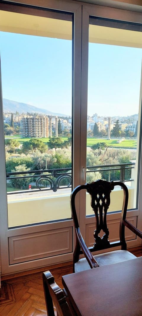 Grand suite in the temple of Zeus Apartment in Plaka