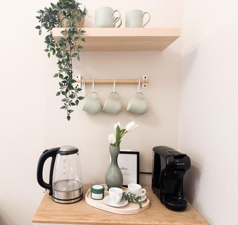 Coffee/tea facilities, kitchen