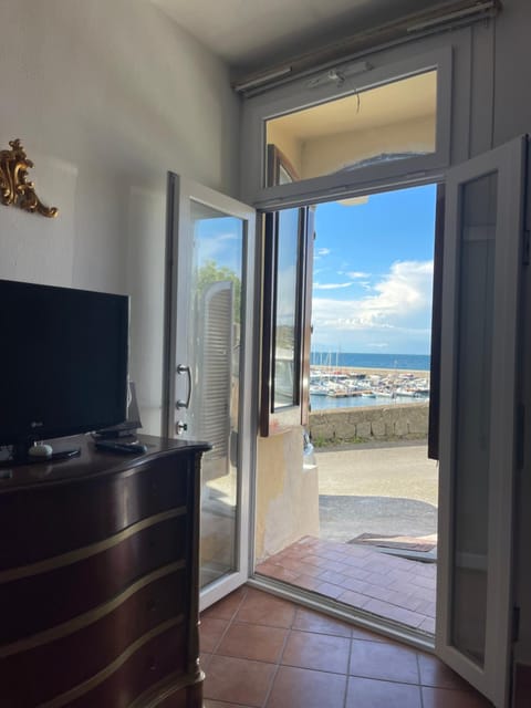Natural landscape, TV and multimedia, View (from property/room), Balcony/Terrace, Sea view