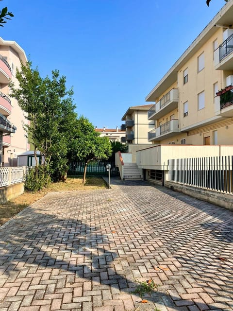 Property building, Neighbourhood