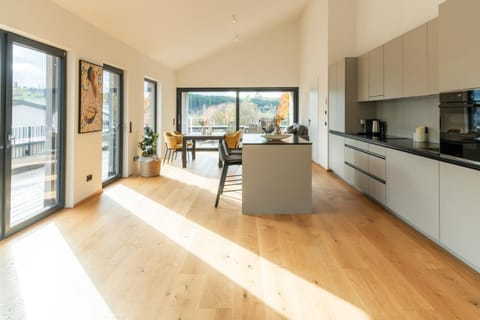 Kitchen or kitchenette, Seating area, Dining area