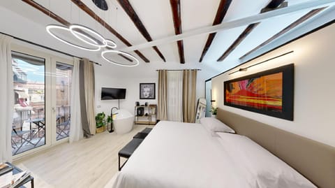 Bed, TV and multimedia, Photo of the whole room, Bedroom