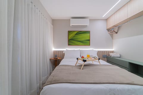 Bed, Photo of the whole room, Bedroom, air conditioner