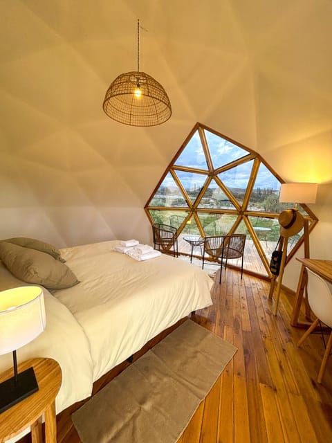 Bed, Natural landscape, Photo of the whole room, Bedroom