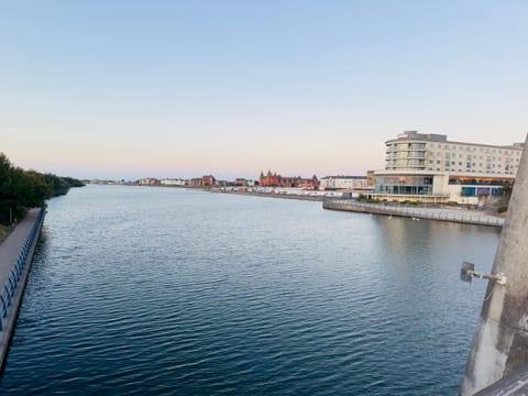 Lethbridge Villa 49 Apartment 3 Super Fibre WiFi, Free parking Apartment in Southport