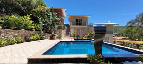 Property building, Garden, Swimming pool