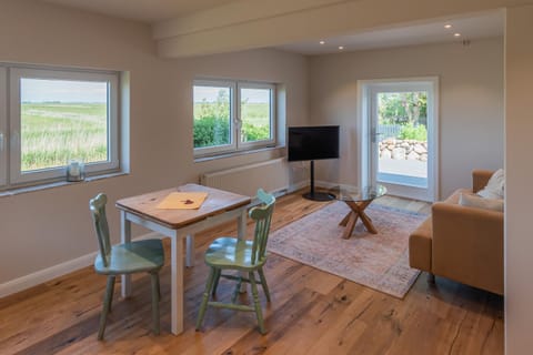 TV and multimedia, Dining area