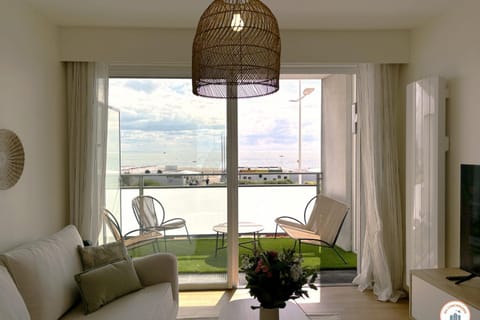 Balcony/Terrace, Living room, Seating area, Sea view