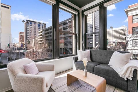 Urban SoHo Suite in the Heart of Downtown Apartment in Spokane