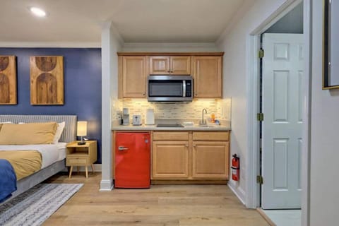 Charming Downtown Helen Getaway House in Helen