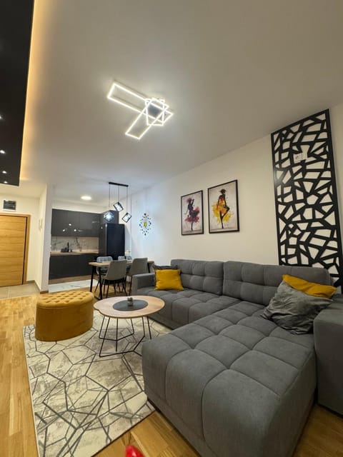 Square In - FREE GARAGE- Apartment in Novi Sad