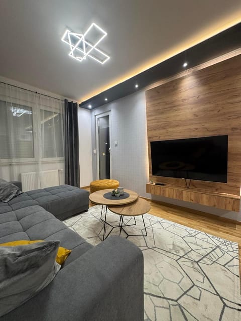 Square In - FREE GARAGE- Apartment in Novi Sad