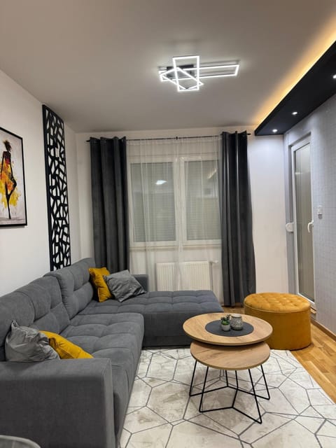 Square In - FREE GARAGE- Apartment in Novi Sad