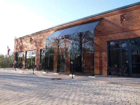 Facade/entrance