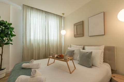 Bed, Living room, Photo of the whole room, Seating area, Bedroom