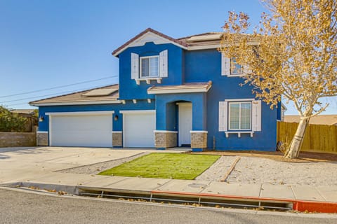 Pool Table and Charcoal Grill Home in Victorville! House in Victorville
