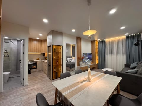Bathroom, TV and multimedia, Kitchen or kitchenette, Living room, Seating area, Dining area